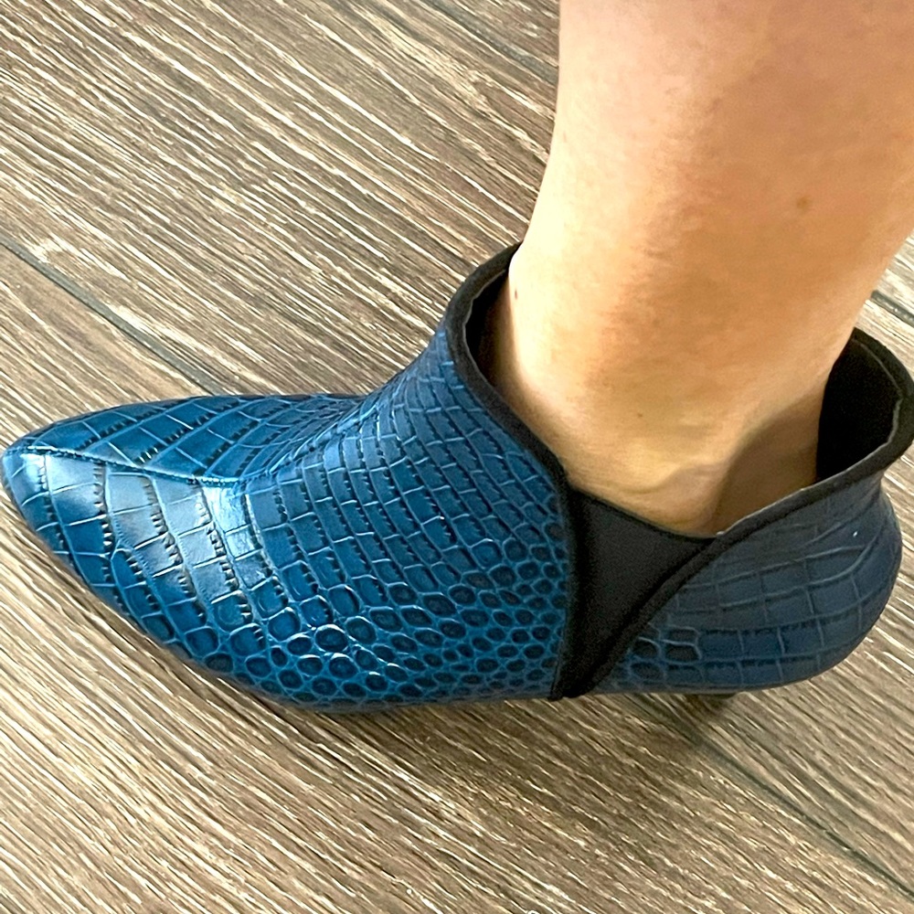 WHBM turquoise bootie, SZ 5.5. Worn 1 time.